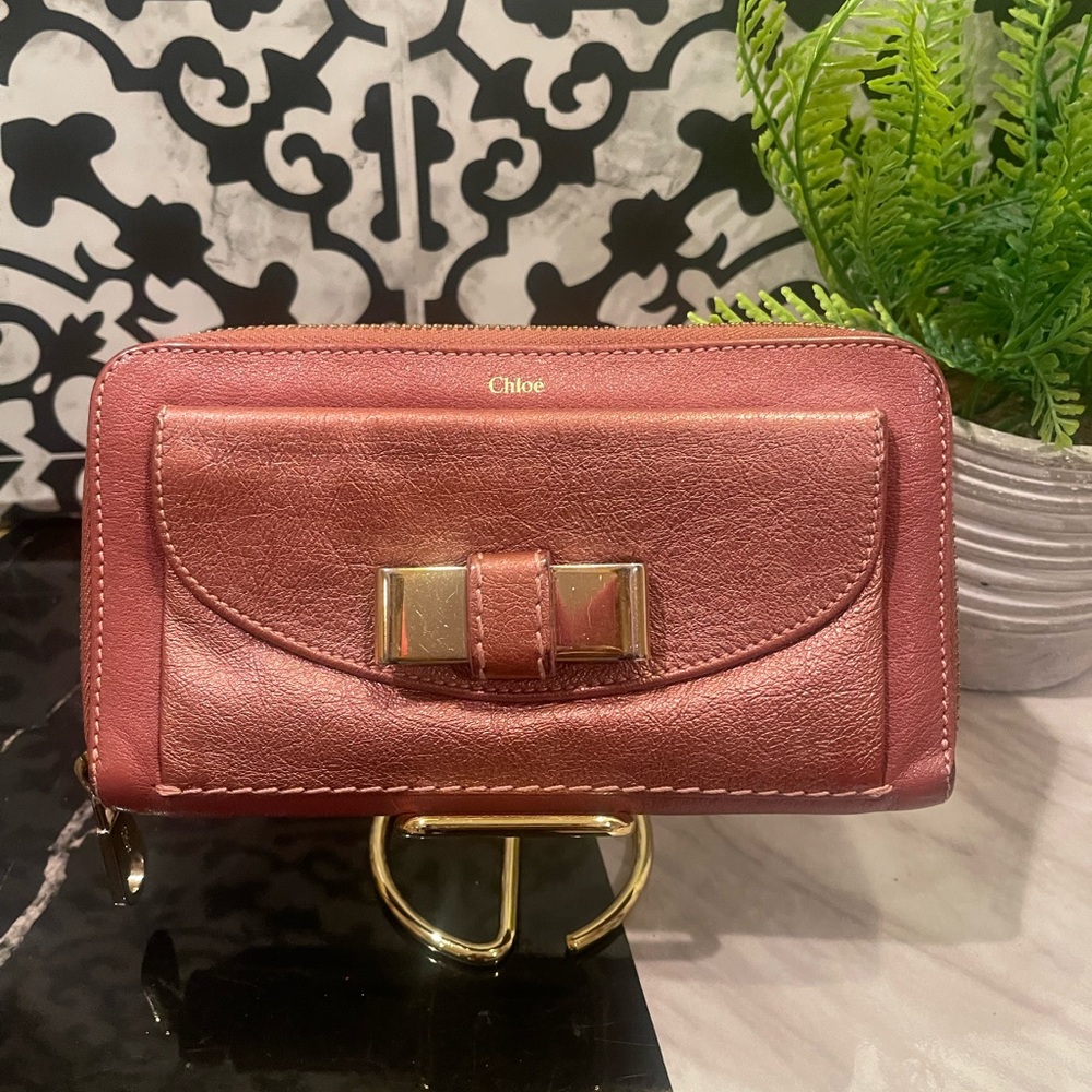 GUC Chloe signature bow zippy wallet